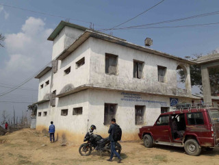 खोटाङ  :  दर्जनौं विद्यालयको निर्माणाधिन भवन वर्षौंदेखि अलपत्र