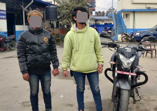 पठाओ राईडरलाई कुटपिट गरी लुटपाट गर्ने दुई युवा पक्राउ