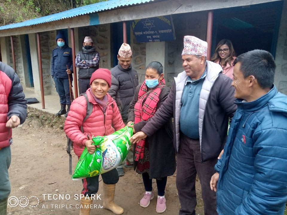 ऐसेलुखर्क  : हिमपात पिडितलाई राहत प्रदान
