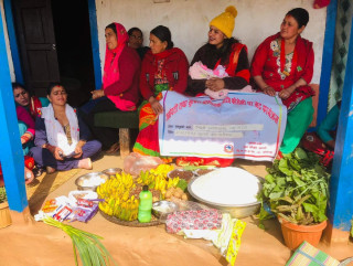 खाल्लेमा पोषिलो खानेकुरा सहित सुत्केरी भेट !