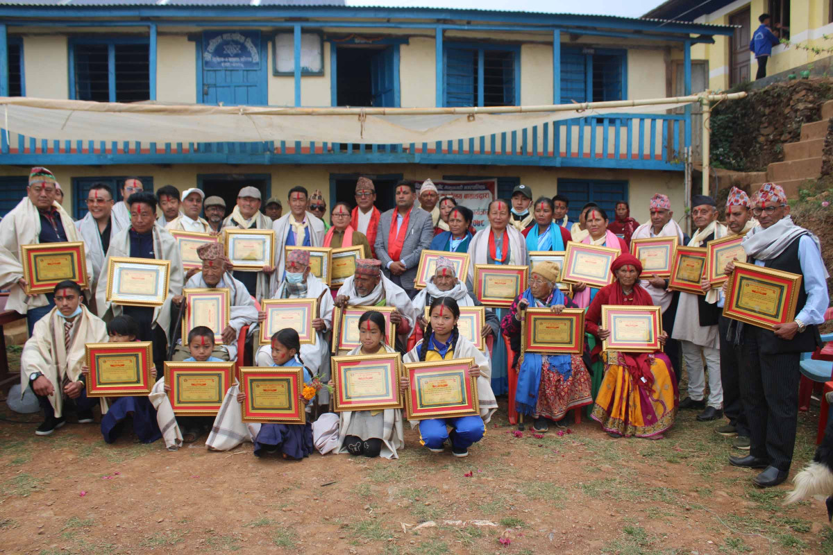 बाम्राङः ३४ जनालाई वडा कार्यालयको सम्मान