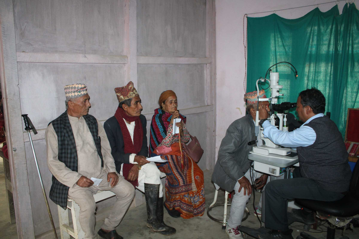 १७१ ज्येष्ठ नागरिकलाई पावरवाला चश्मा