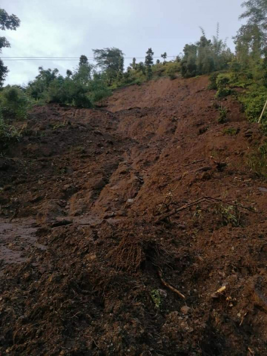 landslide burried house (houchur)_khotang.jpg