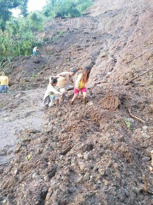 landslide burried house (houchur)_khotang3.jpg
