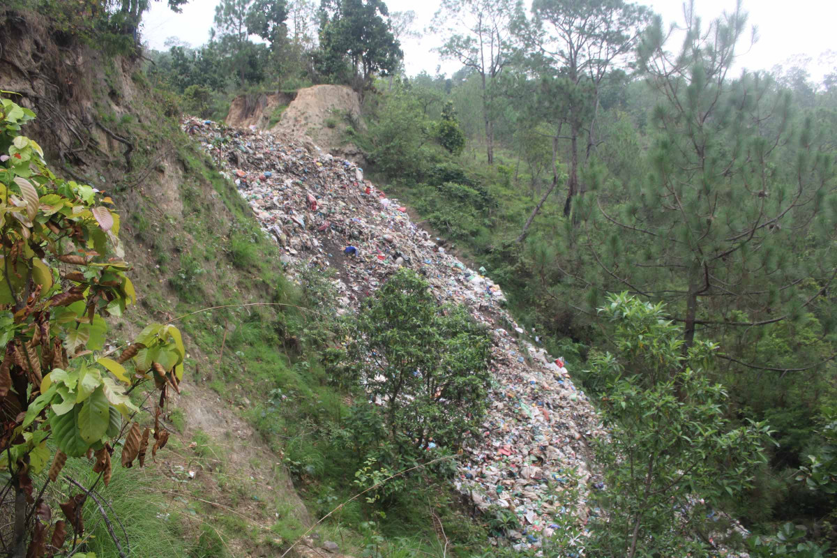 water pollution from dumping site_khotang.JPG
