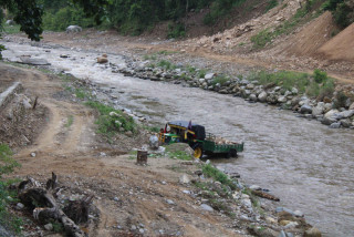 खोटाङ : अवैधरुपमा बालुवा निकालेर ओसार पसार गर्ने तीन ट्याक्टर नियन्त्रणमा