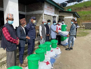 साकेलाका भूकम्प पिडितलाई राहत