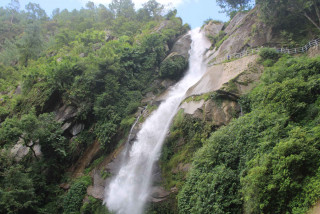 धिप्लुङ झरना (फोटो फिचर)