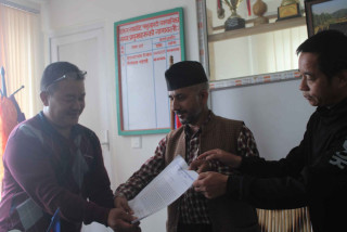 ढिलासुस्ती विरुद्ध जागे स्थानीय, पुगे स्थानीय सरकार झक्झक्याउन