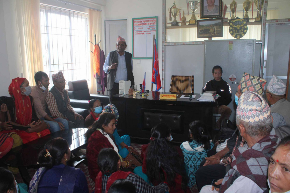 लालुपाते सहकारीः बचत फिर्ताको माग गर्दै नगरपालिकामा हारगुहार