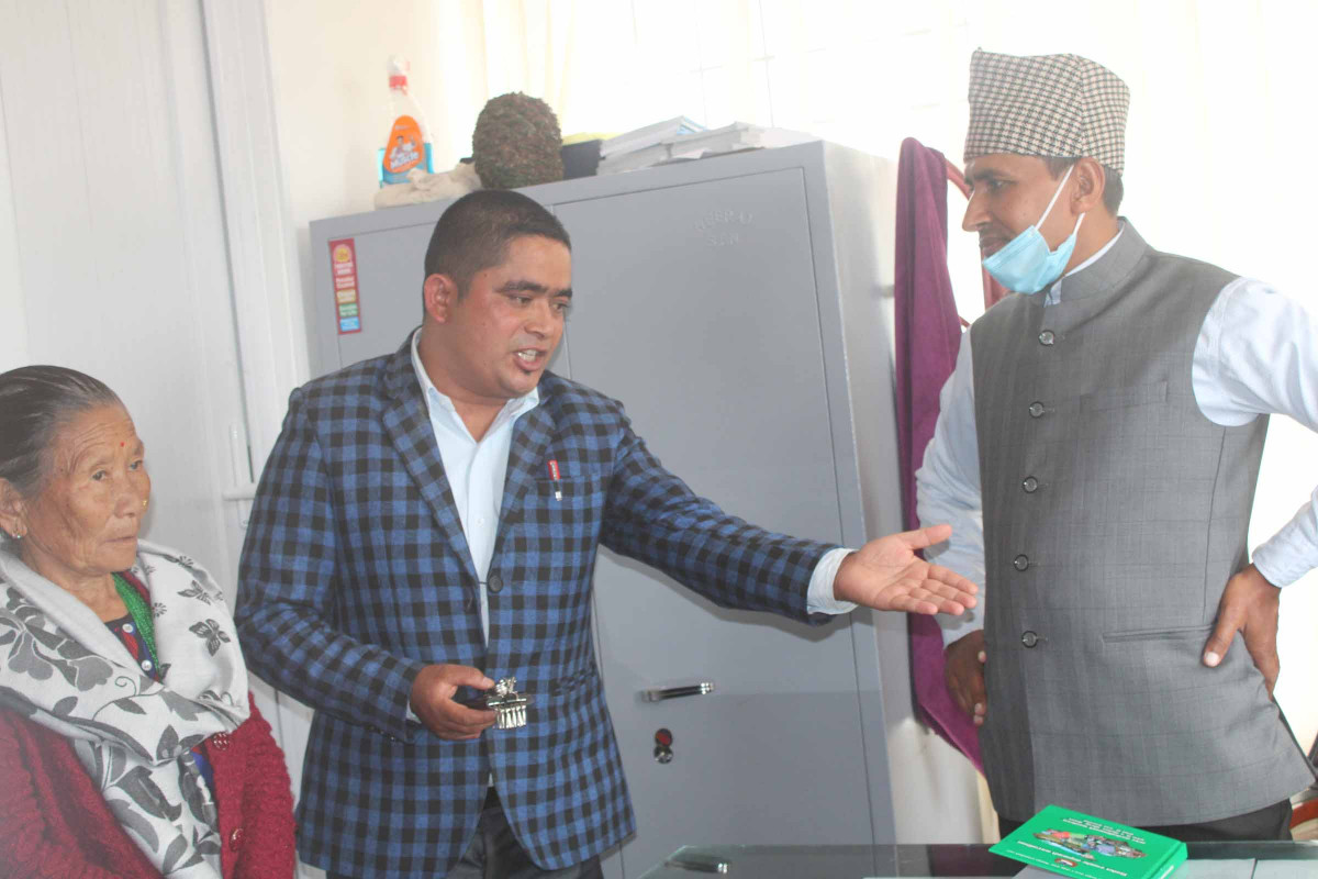 हस्तक्षेप भएको भन्दै वडाध्यक्षले बुझाए नगरपालिकालाई चाँबी