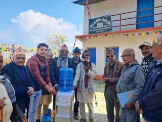 देउसी खेलेको पैसाले ज्येष्ठ नागरिकलाई हट एण्ड कोल्ट वाटर फिल्टर
