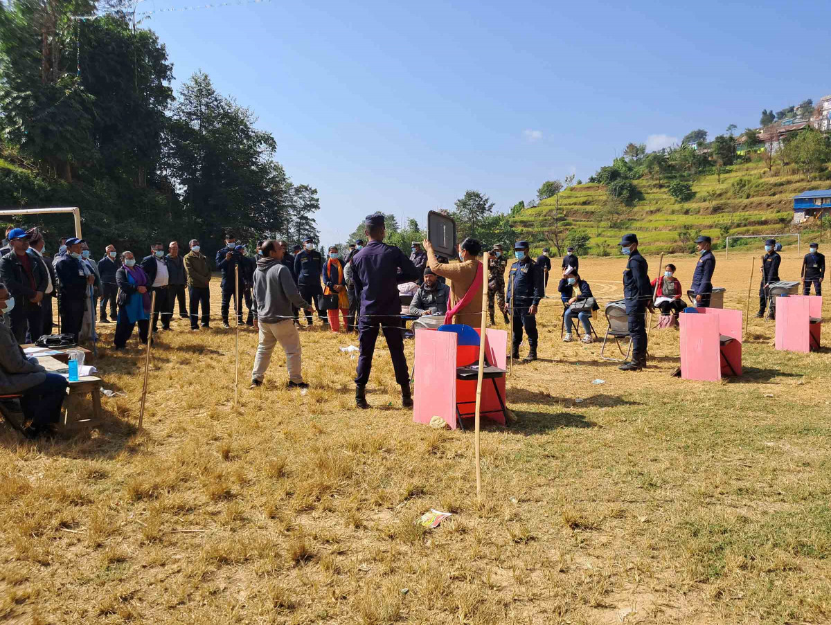 खोटाङका नौ स्थानीय तहमा नमुना मतदान, औंठा छाप पनि भेटियो