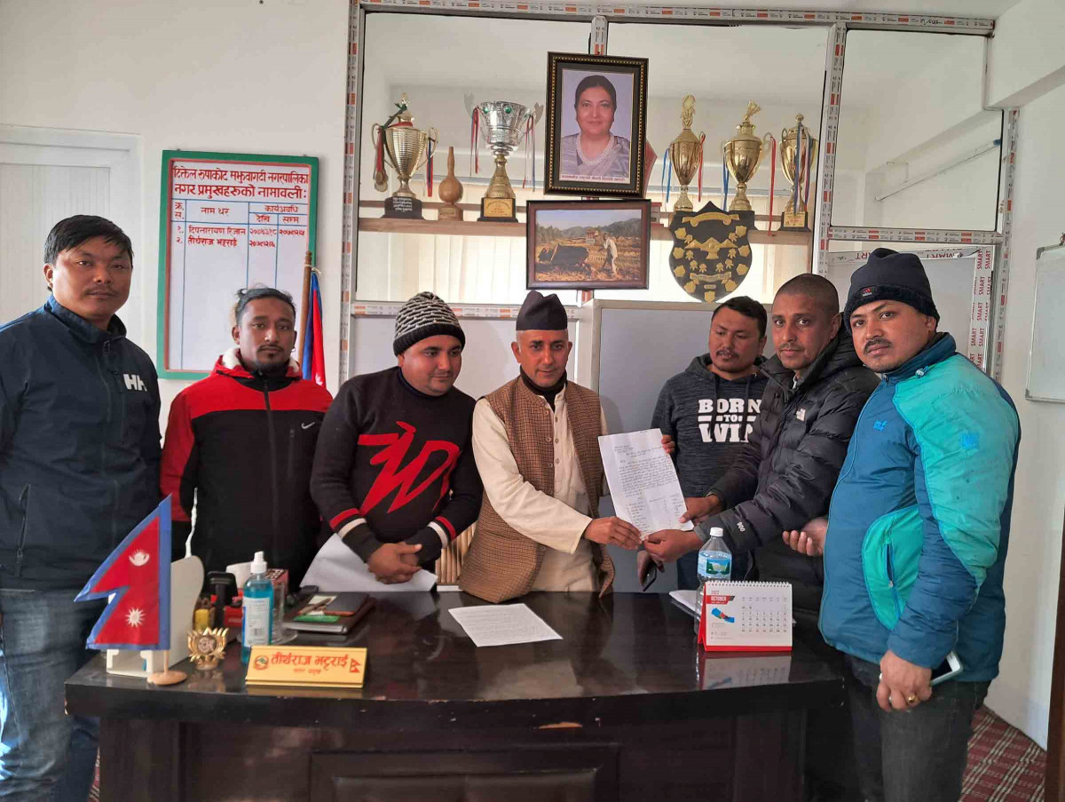 जव मेयरलाई थुन्ने ज्ञापन–पत्र मेयरकै हातमा पुग्यो...