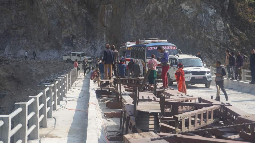 फोक्सिङटार पुलः बनाउनेभन्दा चलाउने हतारो