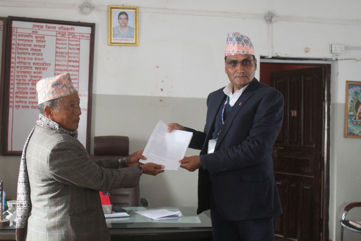 सडक कालोपत्रेमा ढिलासुस्ती हुँदा स्थानीय आजित, ठेक्का तोड्न माग