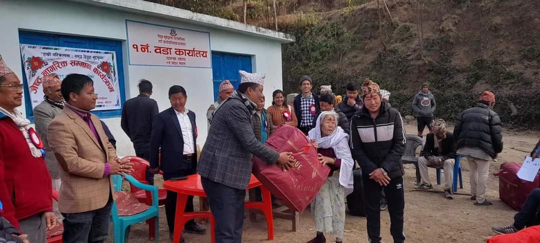 ज्येष्ठ नागरिकलाई फाइवरको सिरक