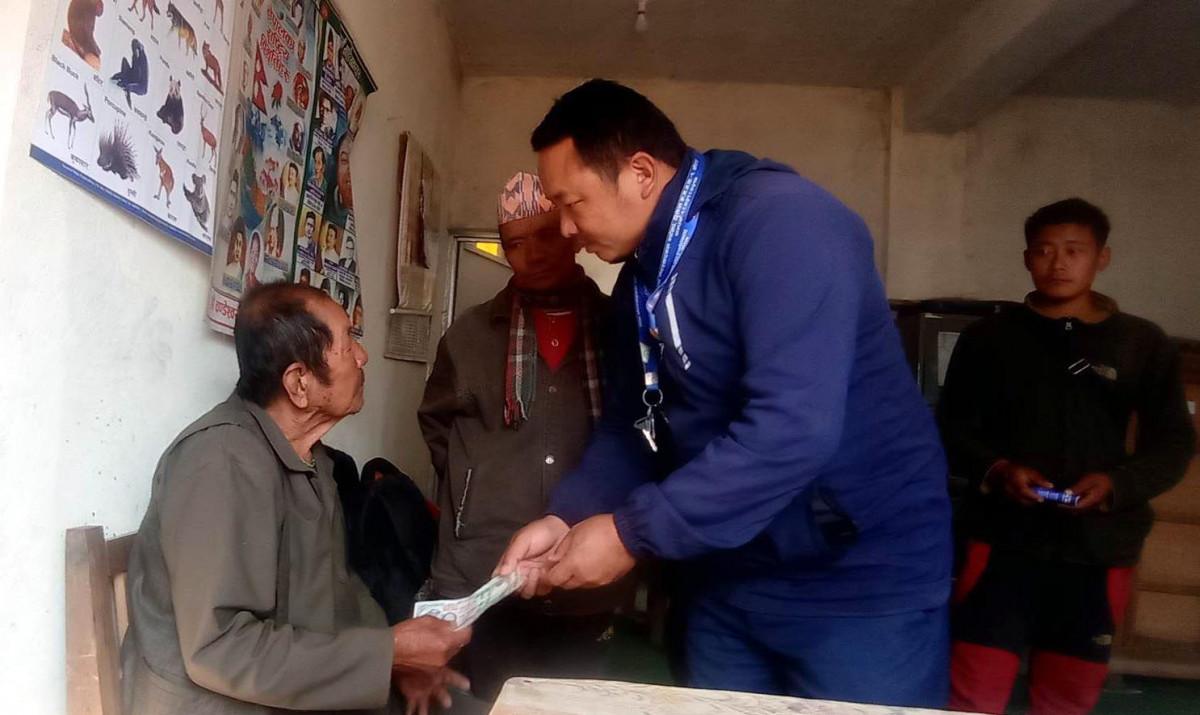 साकेलाः ४८१ अशक्त लाभग्राहीलाई घुम्ती शिबिरमार्फत सामाजिक सुरक्षाभत्ता वितरण