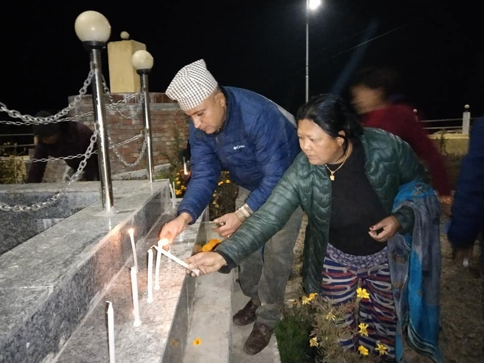 सडक दुर्घट्नामा ज्यान गुमाएका विद्यार्थी नेताको सम्झनामा दिप प्रज्वलन