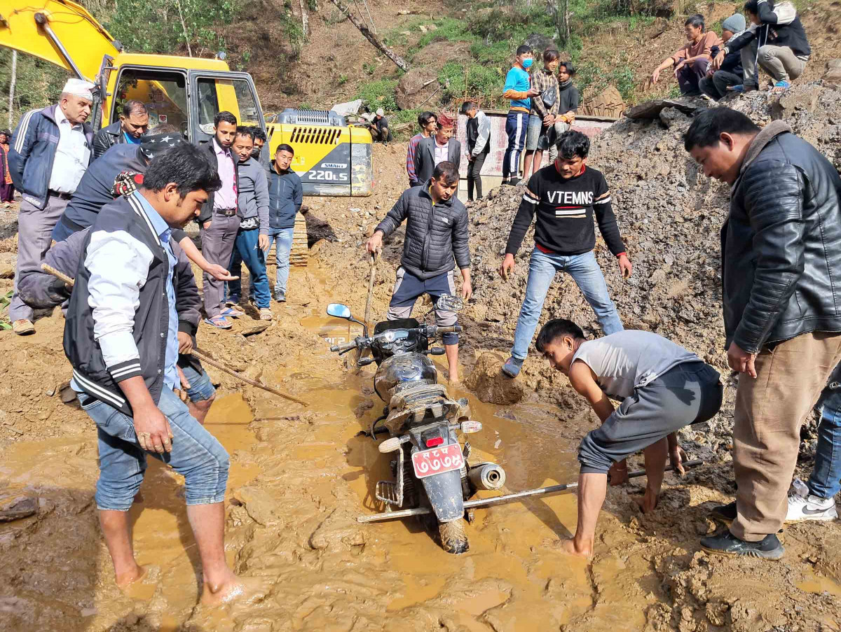 बाईक डुव्ने सडकः