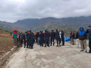 सडक ढलानको गुणस्तर परीक्षण गर्न नमुना संकलनमा अवरोध