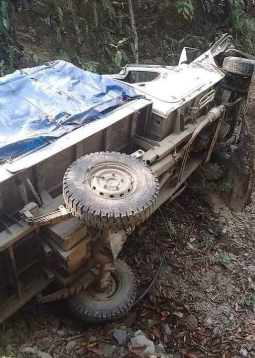 बिरामी बोकेको बोलेरो दुर्घटना हुँदा खोटाङमा तीन गम्भीर घाईते