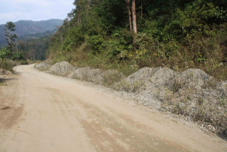 अदालतको अन्तिम फैसला नआउँदा सडक कालोपत्रेको काममा थप अलमल