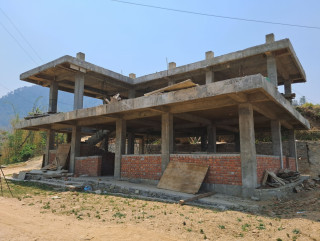 ठेकेदारका कारण स्वास्थ्यचौकी बाहुनीडाँडाको भवन अलपत्र