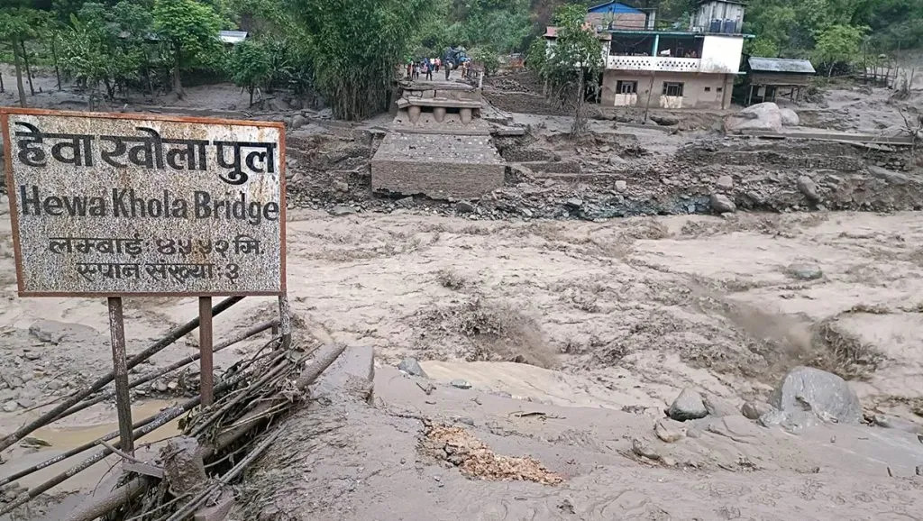 बाढी पहिरोका कारण पुर्बी पहाडमा ज्यान गुमाउनेको संख्या आठ पुग्यो, २७ सम्पर्कविहिन