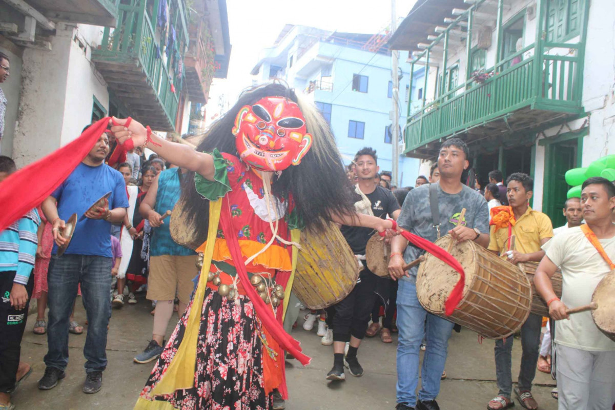 दिक्तेलमा लाखे नाचको रमझम (फोटो फिचर) :