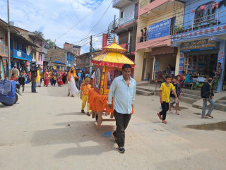 राधाकृष्ण रथयात्राः (फोटो फिचर)