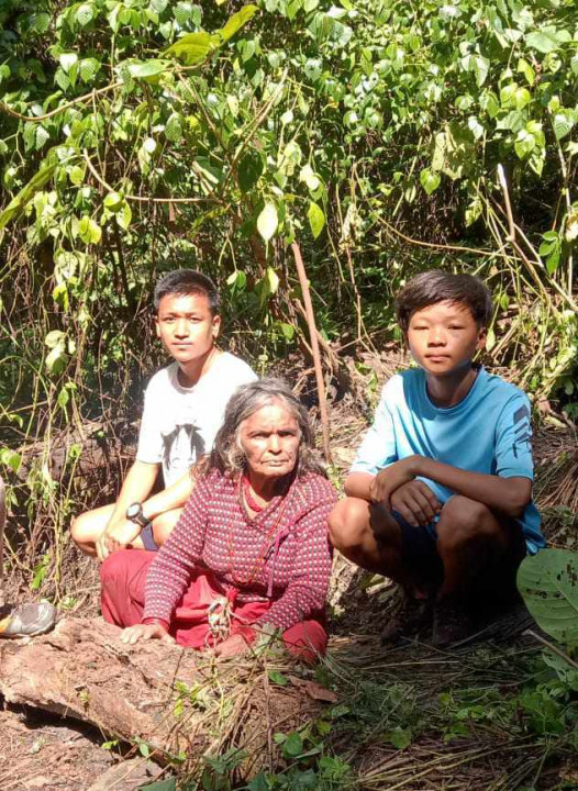 खोटाङमा बेपत्ता वृद्धा ६ दिनपछि भीरमा सकुशल फेला