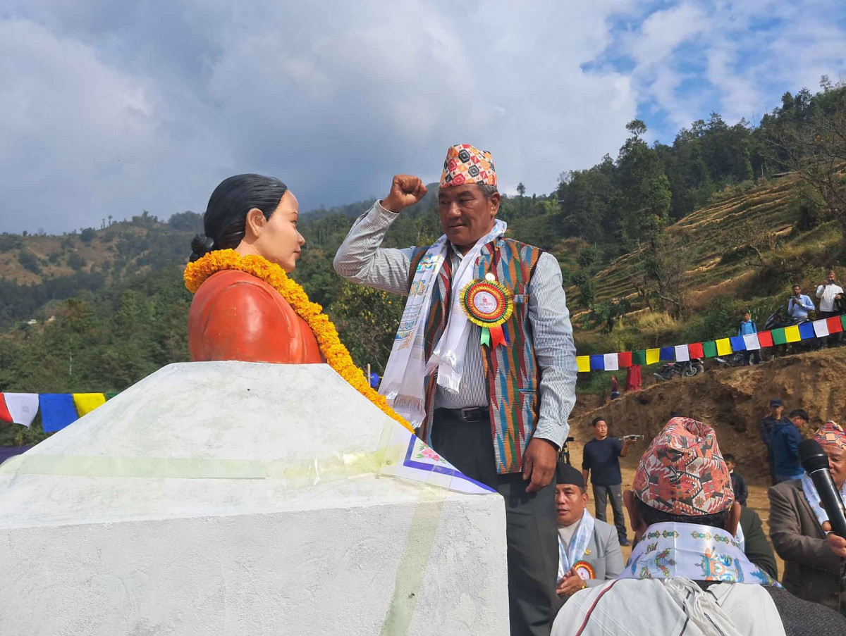 राखाबांदेलमा शहिद अनिता गुरुङको शालिक अनावरण