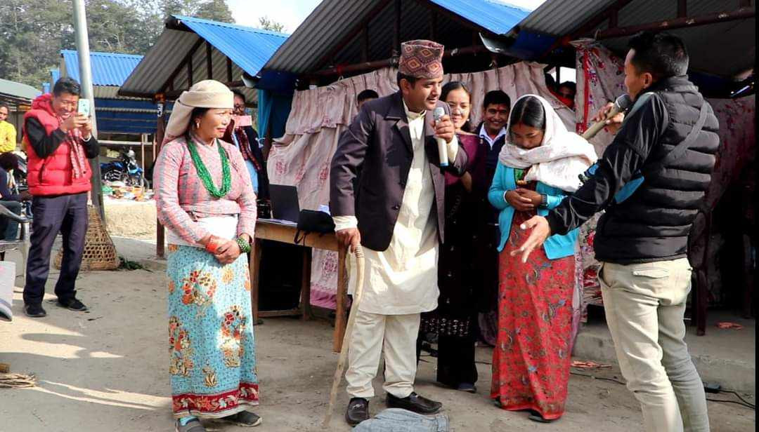 लैंगिक हिंसा बिरुद्ध दिप्रुङ चुईचुम्माका कर्मचारीले देखाए सडक नाटक