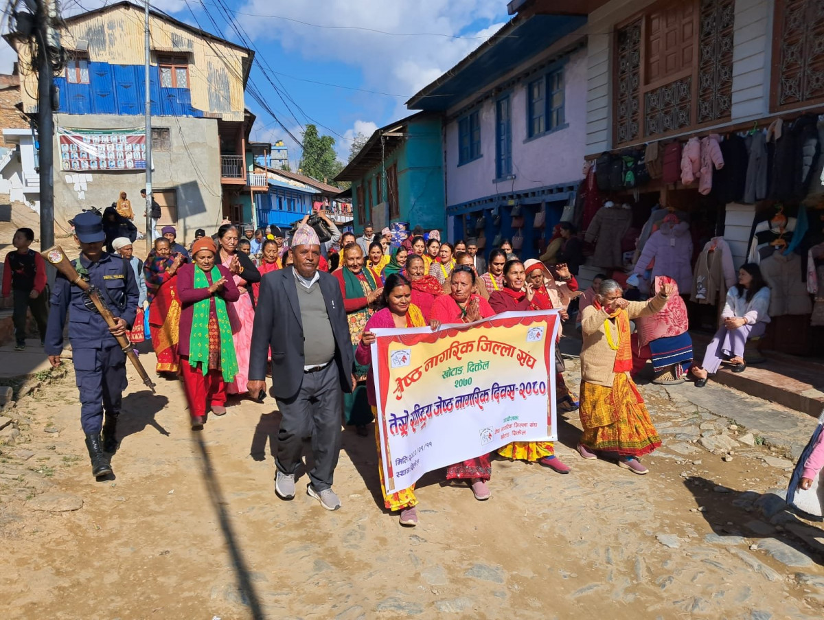 लोक दोहोरी गाउँदै ज्येष्ठ नागरिक दिवस मनाइए