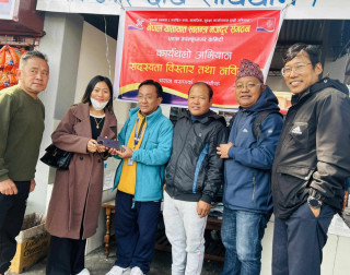 टेम्पोमा छुटेको आइफोन चालकले फर्काए