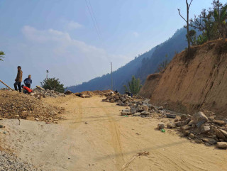 च्यास्मीटार–सालचौतारा–डिकुवा–कुर्लेघाट सडकः नियमित भुक्तानी नपाउँदा काम प्रभावित