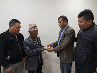 खोरबाट निकालेर अस्पताल पुर्‍याइएकी फुर्दिकुलाई १ लाख ४ हजार सहयोग