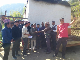 चुम्लुङका आगलागी पिडित परिवारलाई ४० हजार सहयोग जुट्यो