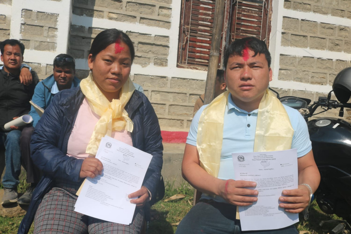 दृष्टिविहिन दम्पत्ती सँगै बने स्थायी शिक्षक