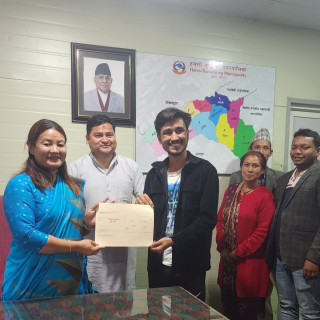 हलेसी तुवाचुङ: इन्जिनियरिङमा स्नातक अध्यायनरत दुई छात्रलाई छात्रबृत्ति
