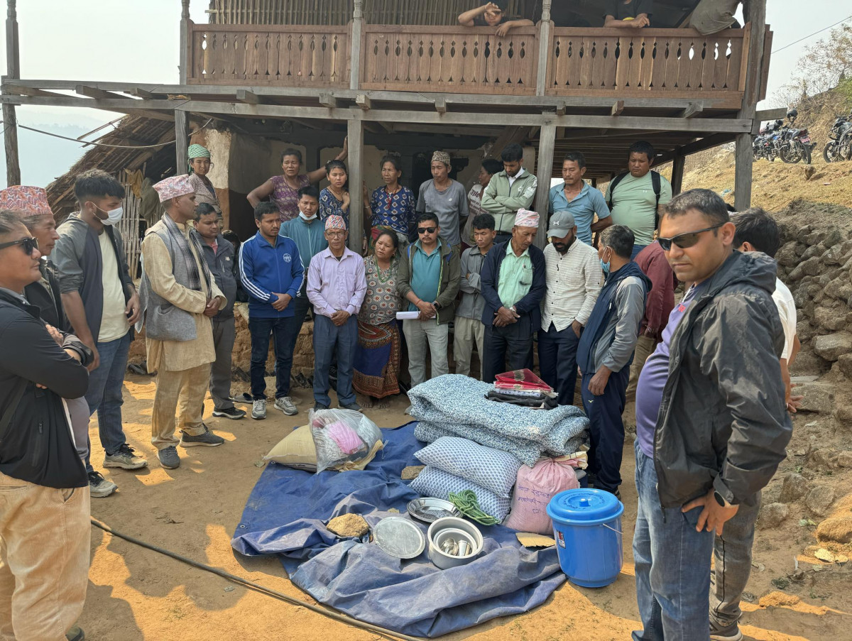 rahat for fire victims at barahapokhari (ii).jpg