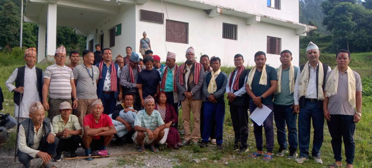 आगलागी पीडितलाई सहयोग रकम वितरण