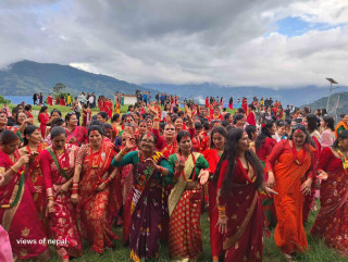 तीजमा छमछम नाचे चेलीहरु