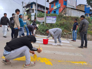 तरुण दलले बनायो जेब्रा क्रसिङ साईन
