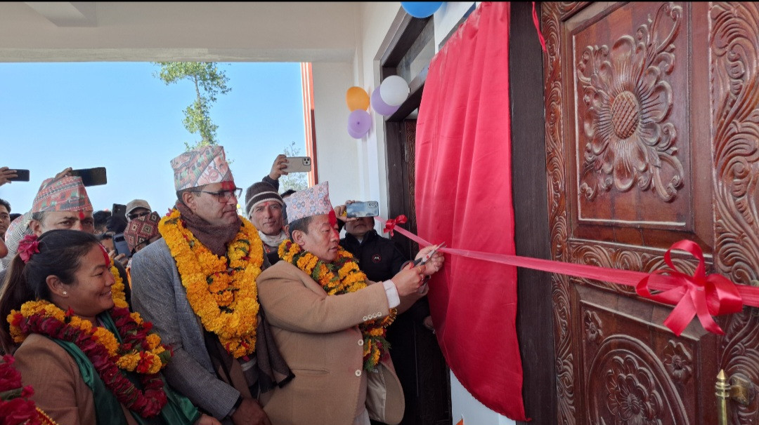 बराहपोखरी गाउँपालिकाद्वारा नयाँ प्रशासनिक भवनबाट सेवा शुरु