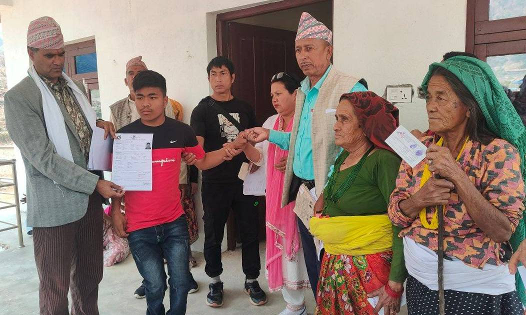 बराहापोखरी गाँउपालिकाः शिविरमार्फत वडा कार्यालयबाट राष्ट्रिय परिचय–पत्र तथा नागरिकता वितरण शुरु
