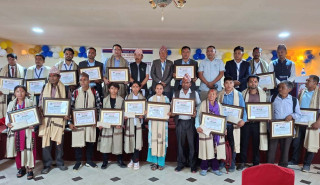 खोटेहाङ गाउँपालिकाद्धारा विभिन्न विधाका उत्कृष्ट काम गर्ने २० जना व्यक्ति र संस्थालाई पुरस्कृत
