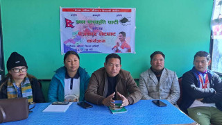 मङ्सिर २७ गते श्रम संस्कृति पार्टीद्धारा दिक्तेलमा आमसभा गर्दै